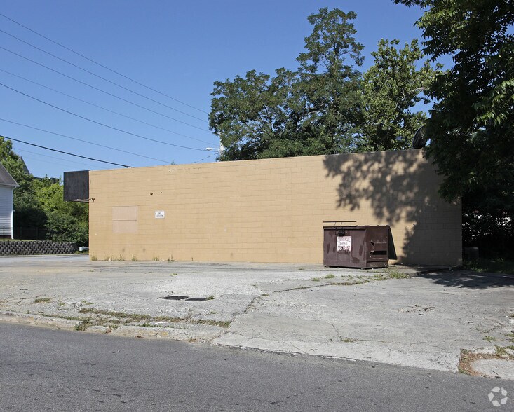 More Photos Of 301 NE Lemon St, Marietta Freestanding For Lease