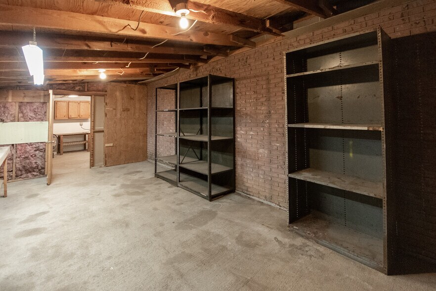 More Photos Of 535 W Main St, Franklin Specialty For Sale