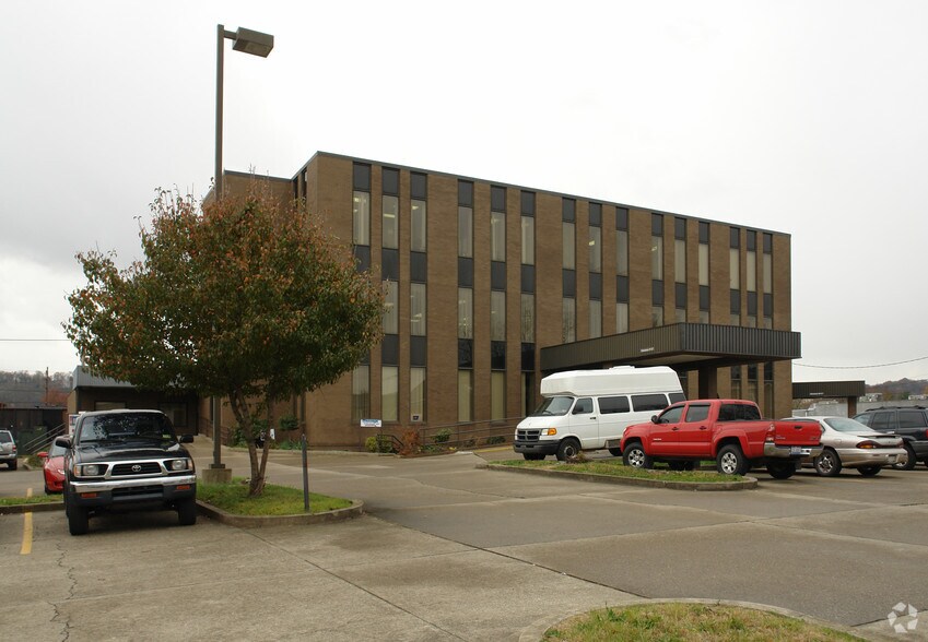 More Photos Of 611 7th Ave, Huntington Office For Lease