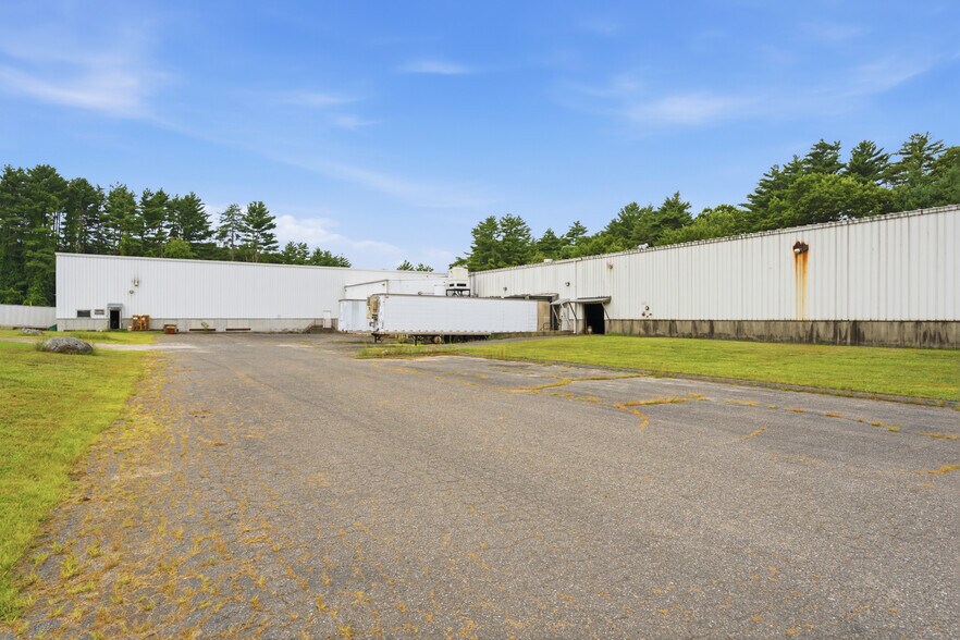 More Photos Of 7 First St, Palmer Warehouse For Lease