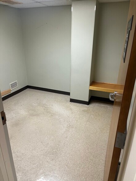 More Photos Of 1524 Atwood Ave, Johnston Medical For Sale