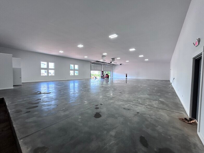 More Photos Of 1095 Packard Dr, Mooresville Flex For Lease