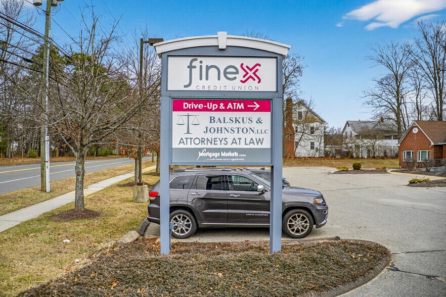 More Photos Of 60-62 Hyde Ave, Vernon Storefront Retail Office For Sale