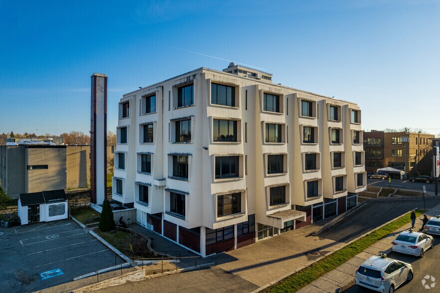 More Photos Of 12245 Rue Grenet, Montréal Medical For Sale