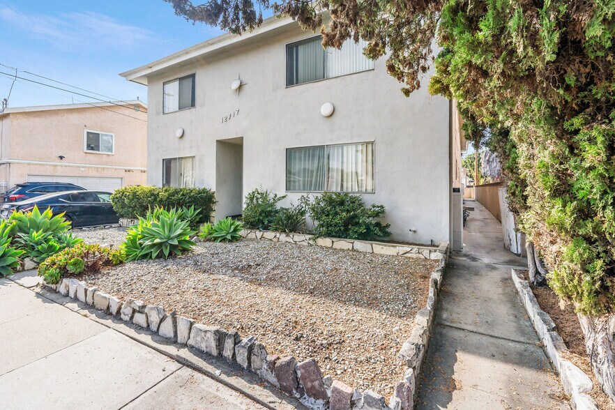 More Photos Of 12717 Cranbrook Ave, Hawthorne Apartments For Sale
