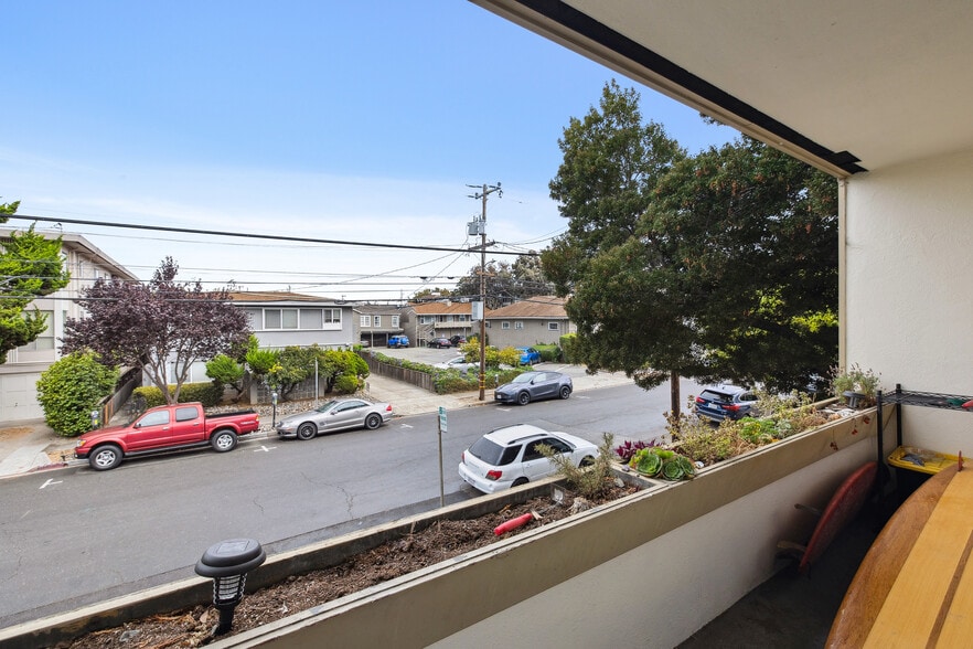 More Photos Of 125 Lorton Ave, Burlingame Apartments For Sale
