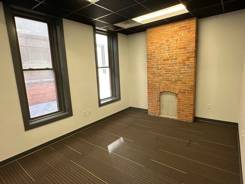 More Photos Of 2217 E 9th St, Cleveland Office For Lease