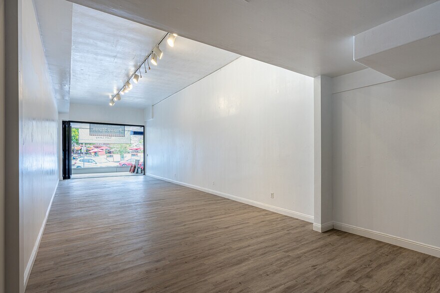 More Photos Of 7444-7470 Girard Ave, La Jolla Storefront Retail Office For Lease