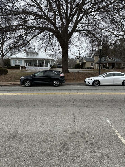 More Photos Of 1317 Washington St, Clarkesville Storefront For Sale