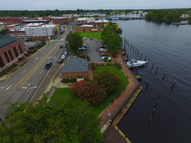 More Photos Of 100 S Water St, Elizabeth City General Retail For Sale