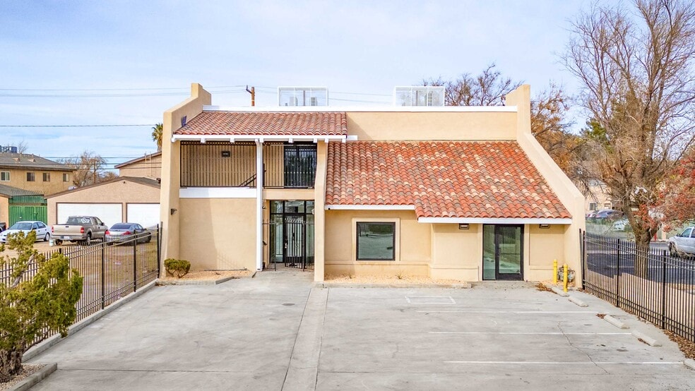 More Photos Of 465 E Palmdale Blvd, Palmdale Loft Creative Space For Lease