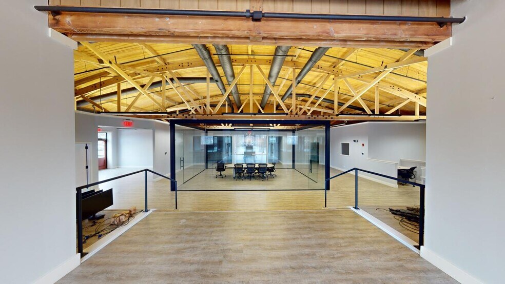 More Photos Of 101 S 1st St, West Dundee Loft Creative Space For Lease