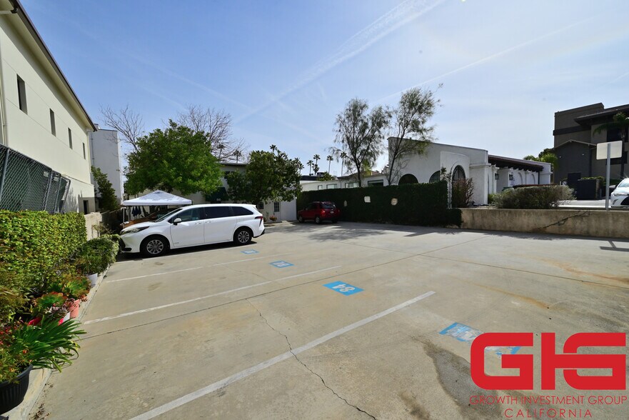 More Photos Of 88 N Hill Ave, Pasadena Storefront For Sale