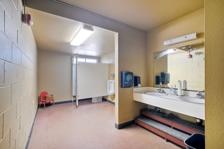 More Photos Of 855 Barham Dr, San Marcos Religious Facility For Lease