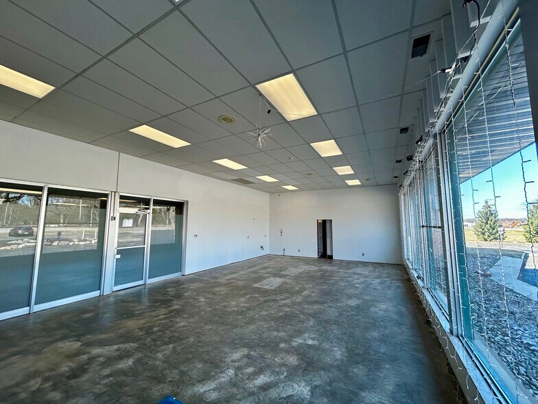 More Photos Of 9880 E Michigan Ave, Galesburg Medical For Sale