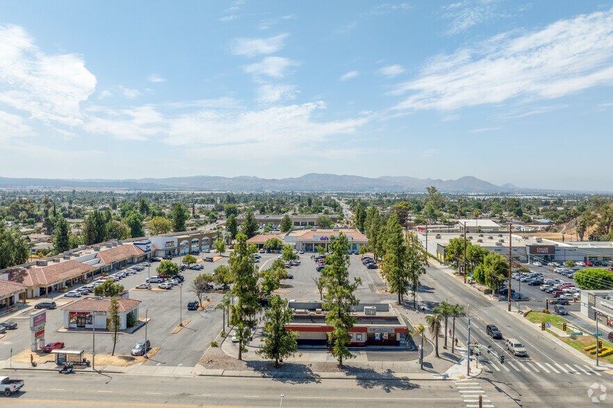 More Photos Of 1605 E Highland Ave, San Bernardino Fast Food For Sale