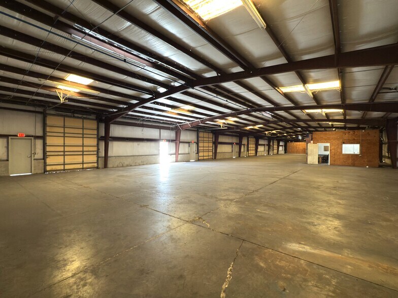 More Photos Of 5469 Williamsburg Dr, Punta Gorda Warehouse For Lease