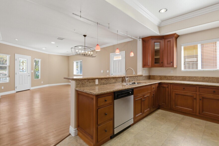 More Photos Of 1101 East Ave, Burbank Apartments For Sale