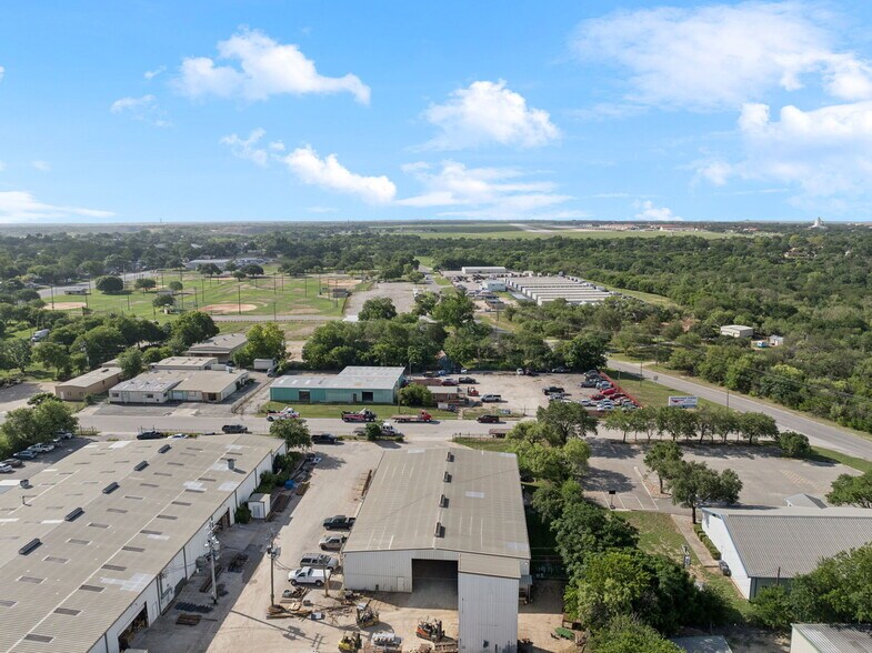 More Photos Of 100 Pecan Dr, Schertz Service For Lease