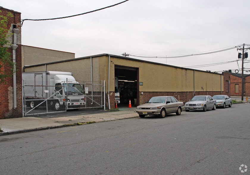 More Photos Of 16-26 Esther St, Newark Manufacturing For Lease