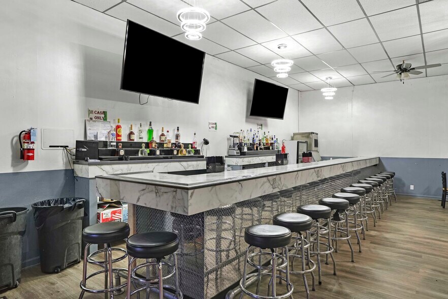 More Photos Of 4620 Tod Ave, East Chicago General Retail For Sale