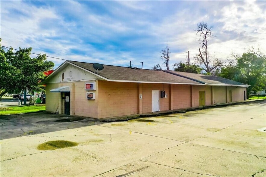 Primary Photo Of 1921 State St, Waycross General Retail For Sale