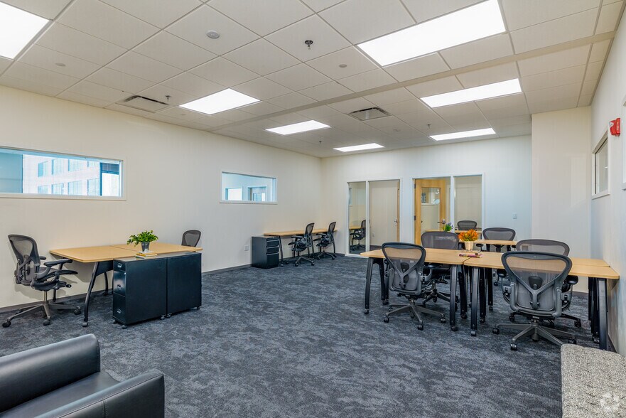 Photo of 2nd Floor Ste 9-25 Desks