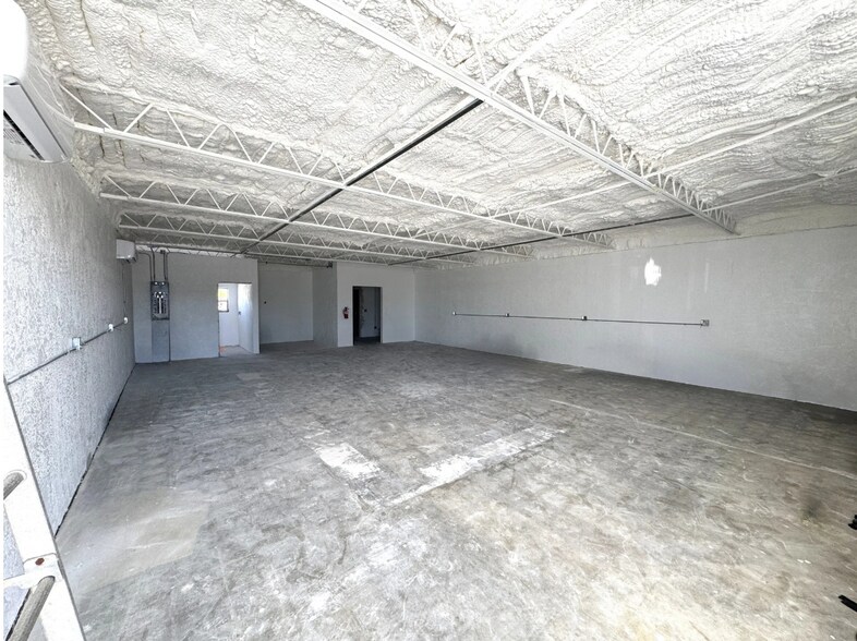 More Photos Of 3310 Stringfellow Rd, Saint James City General Retail For Lease