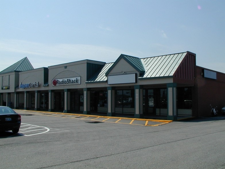 More Photos Of 10-180 Elm Plz, Waterville Storefront For Lease