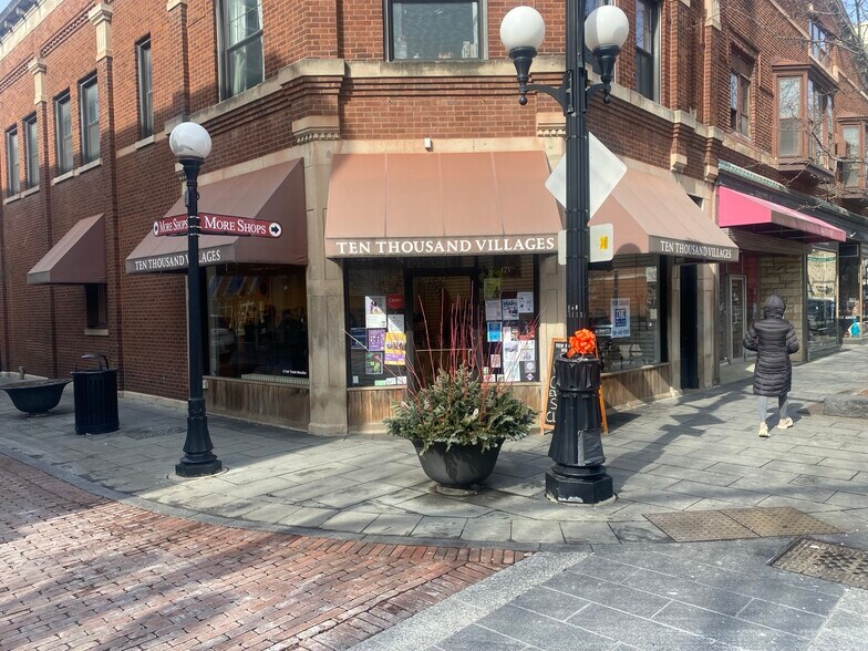 More Photos Of 121 N Marion St, Oak Park Storefront Retail Office For Lease