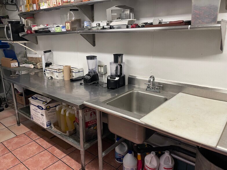 More Photos Of 4614 Mission Blvd, San Diego Storefront For Lease