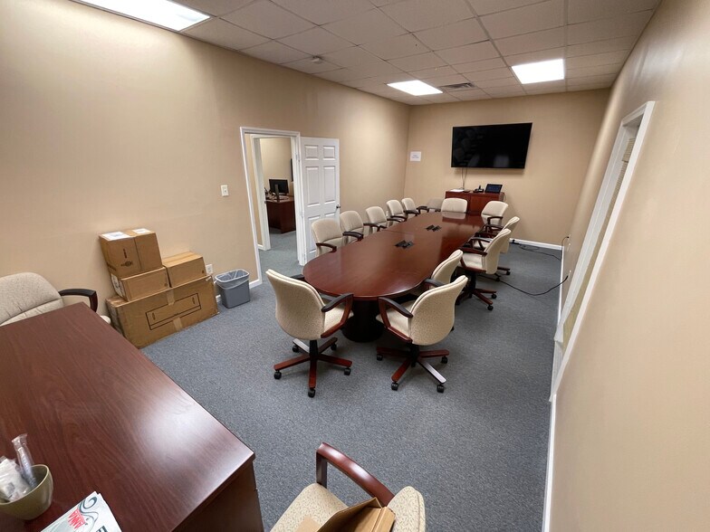 More Photos Of 7300-7314 Vanclaybon Dr, Apex Light Distribution For Lease