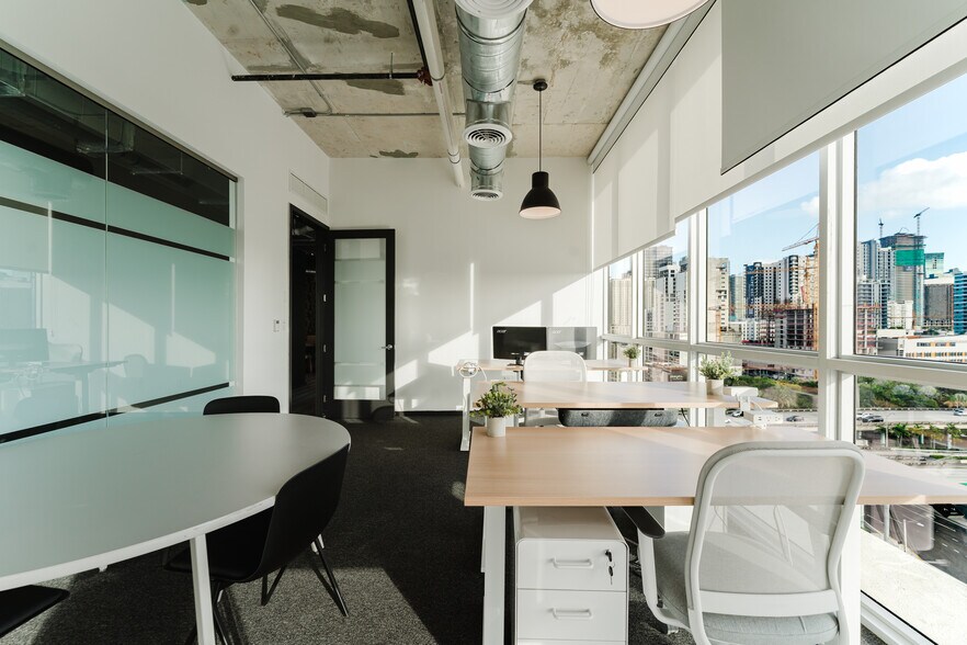 More Photos Of 420 SW 7th St, Miami Office For Lease