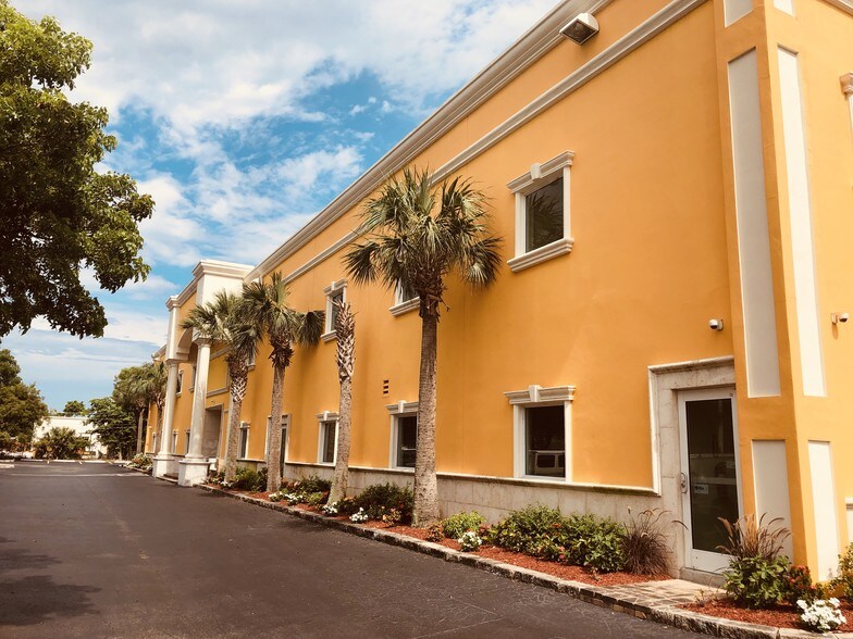 More Photos Of 1100 S Powerline Rd, Deerfield Beach Light Distribution For Sale