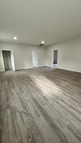 More Photos Of 2563 Roosevelt Hwy, Manchester Office For Sale