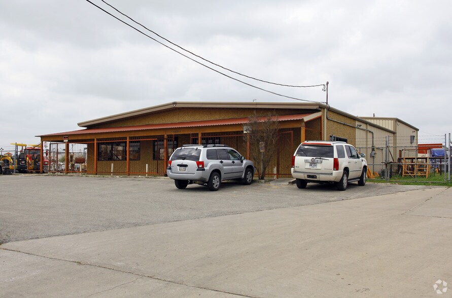 More Photos Of 3439 Roosevelt Ave, San Antonio Service For Sale