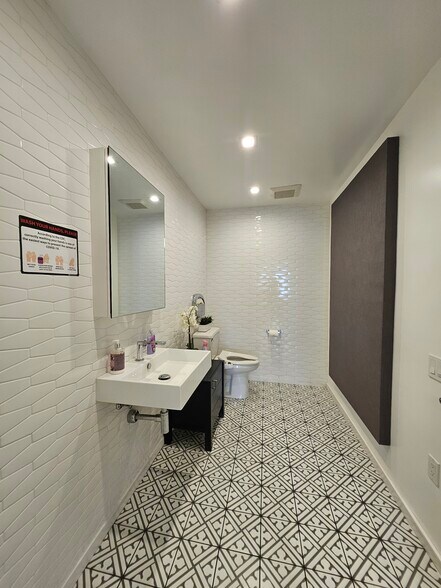 More Photos Of 1635 Pontius Ave, Los Angeles Medical For Lease