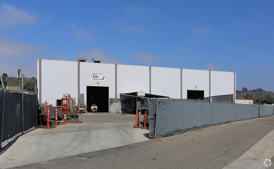 More Photos Of 302-304 Via Del Norte, Oceanside Warehouse For Lease