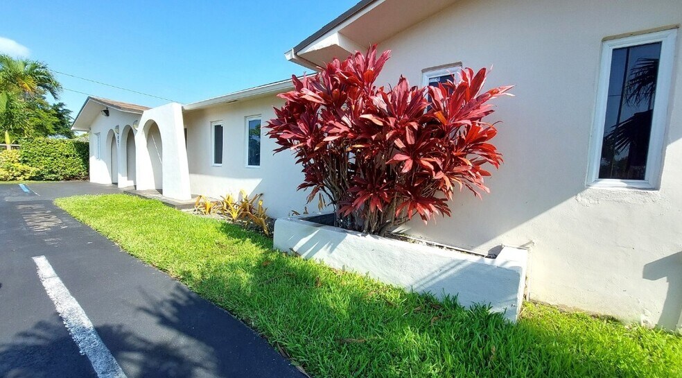 More Photos Of 801 W 48th St, Hialeah Medical For Lease