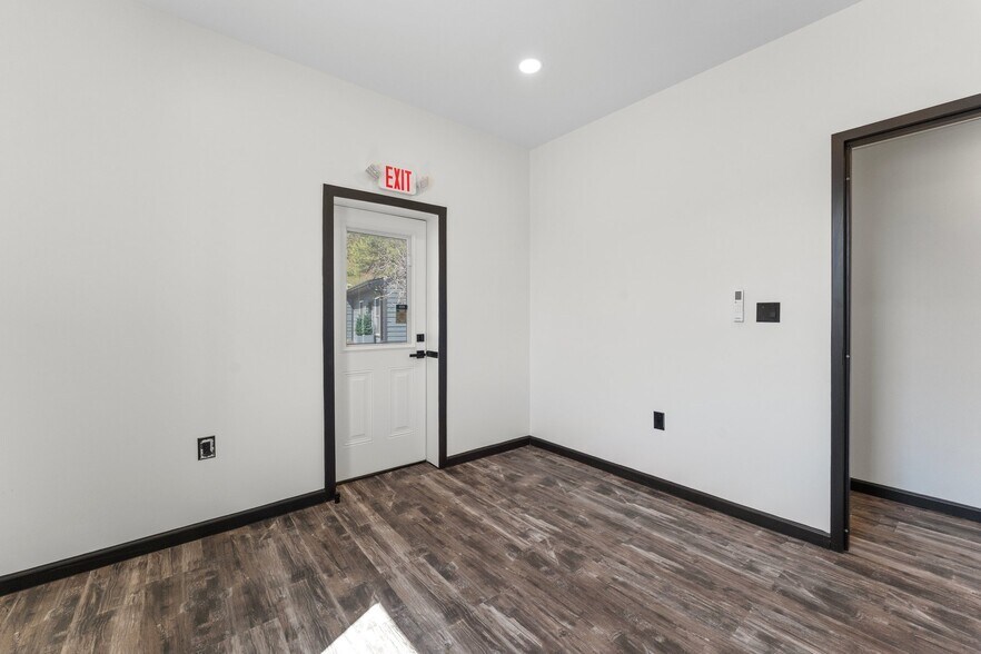 More Photos Of 2988 George Washington Memorial Hwy, Hayes Office For Sale