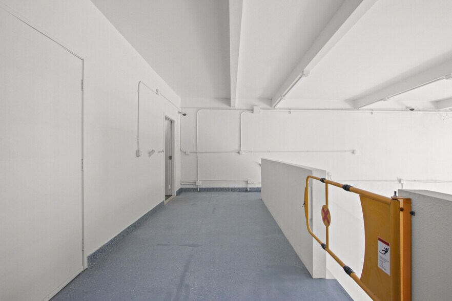 More Photos Of 1240 N Jefferson St, Anaheim Warehouse For Sale