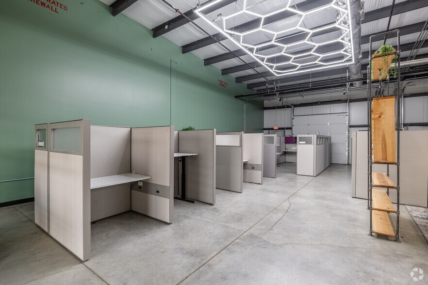 More Photos Of 710 Middle Tennessee Blvd, Murfreesboro Light Manufacturing For Lease