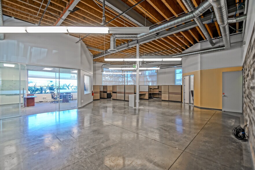 More Photos Of 887-889 N Douglas St, El Segundo Loft Creative Space For Sale