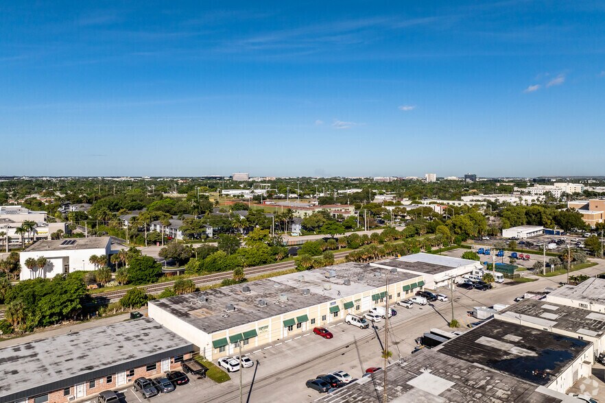More Photos Of 5149-5199 NE 12th Ave, Oakland Park Warehouse For Lease