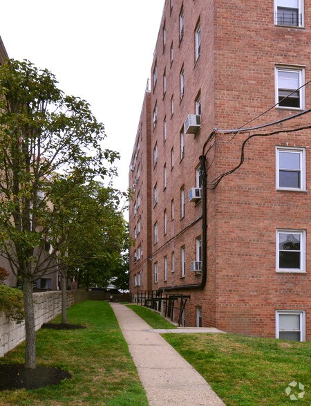 More Photos Of 126 Franklin Ave, New Rochelle Apartments For Sale
