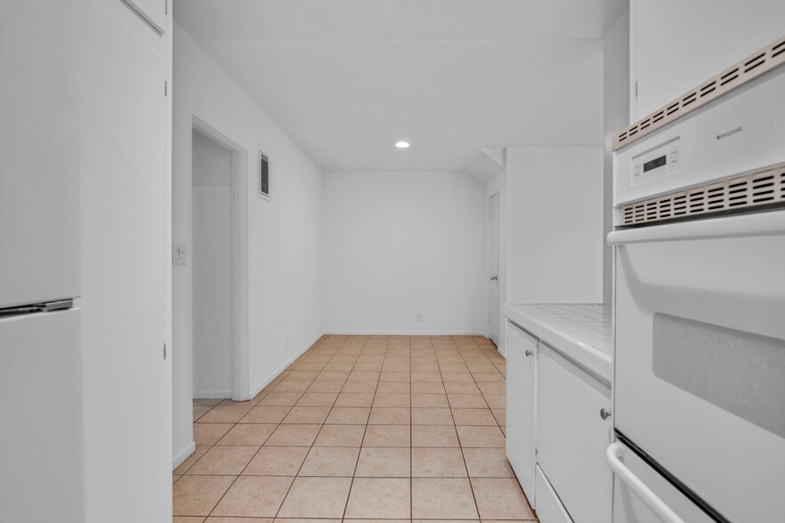 More Photos Of 939 Larrabee St, West Hollywood Apartments For Sale