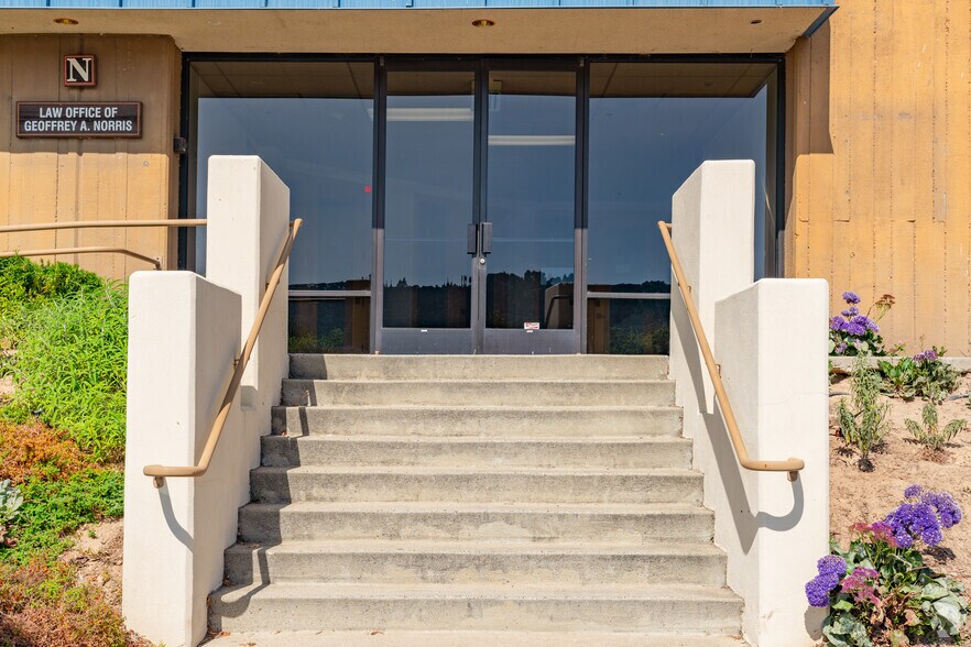 More Photos Of 5 Harris Ct, Monterey Unknown For Lease