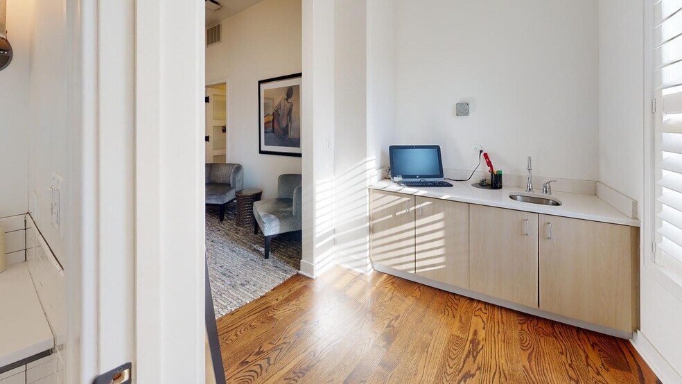 More Photos Of 3337 N Southport Ave, Chicago Storefront For Lease