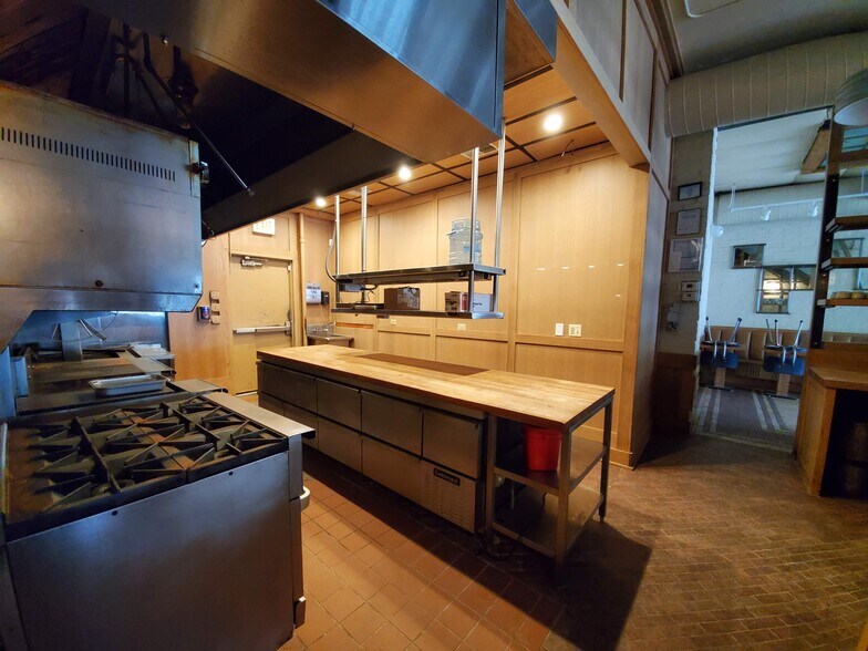 More Photos Of 802-804 W Randolph St, Chicago Storefront Retail Office For Lease