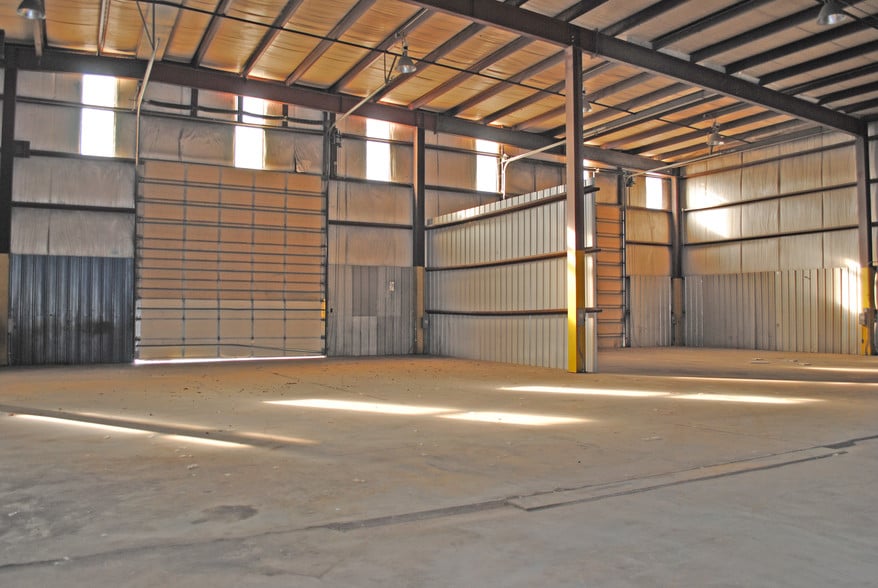 More Photos Of 223-227 S Main St, Wagoner Warehouse For Sale